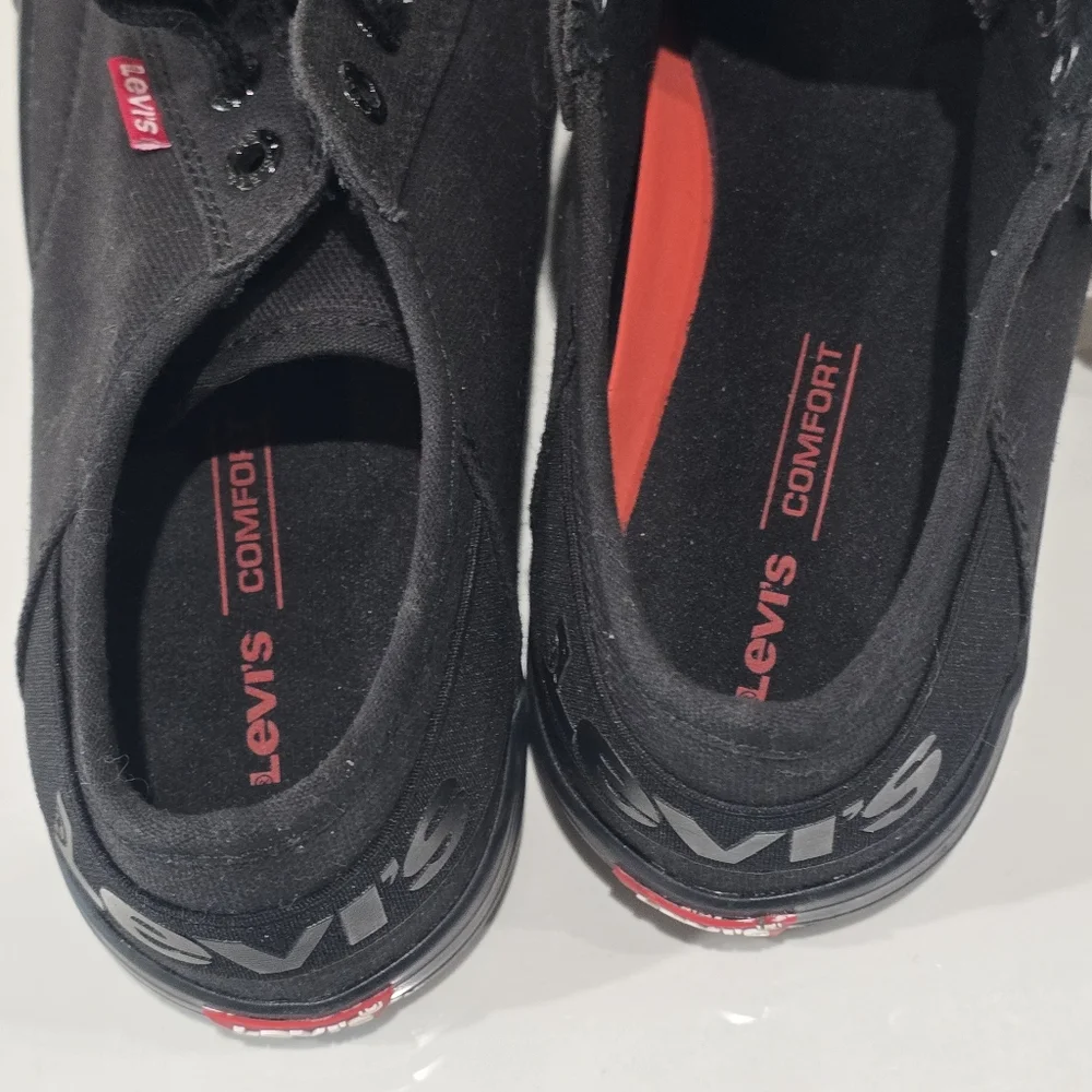 Levi's | Black Sneakers Size 7.5 NWT